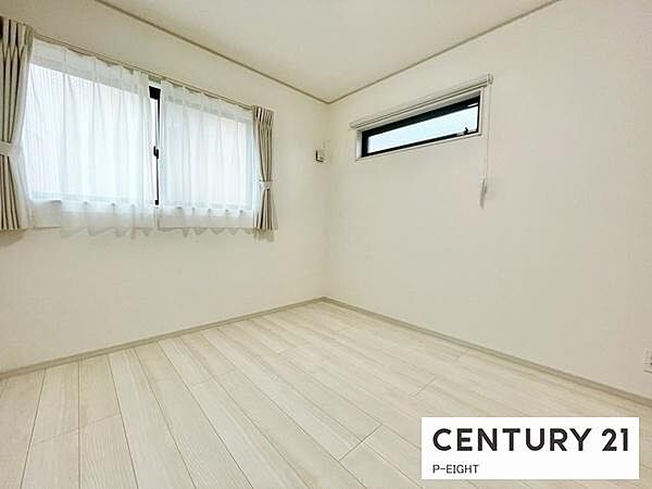 白を基調とした明るい部屋です！