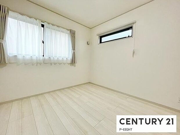 白を基調とした明るい部屋です！