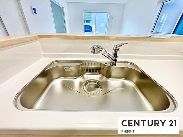 浄水器内蔵型のため、キッチン回りもスリムな印象です!