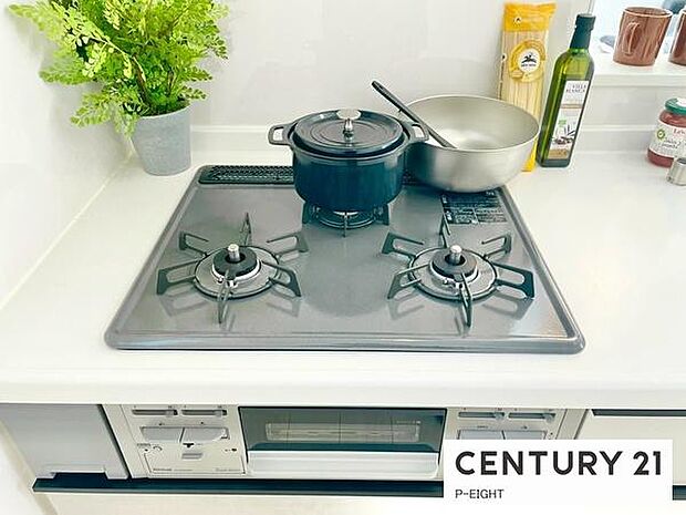 三口コンロで料理もはかどりますね！グリルもあります！