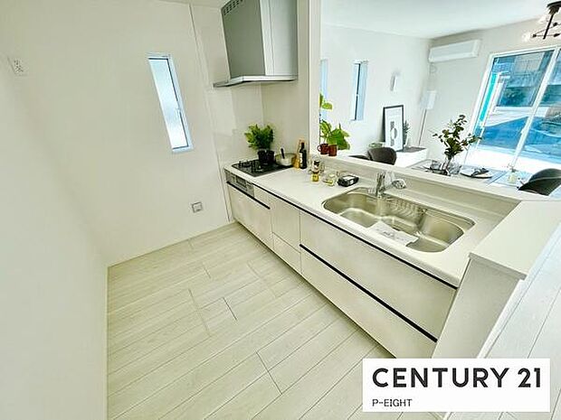 料理をしながらリビングを見渡せるつくりで、料理中も家族との会話がはずみます。