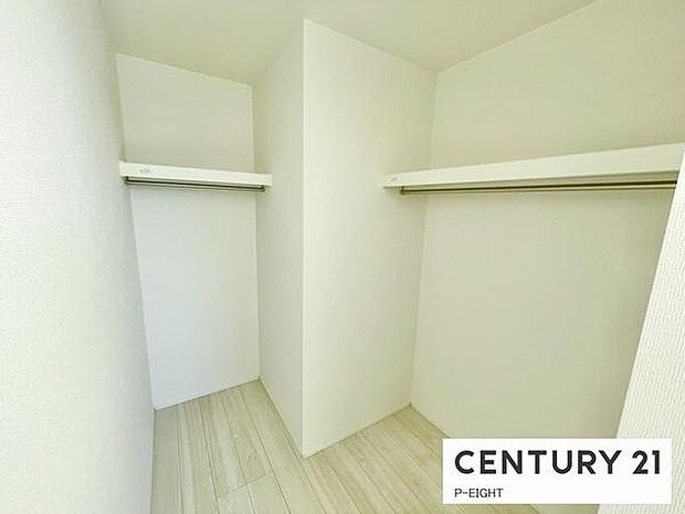 ウォークインクローゼットでたくさん収納できます!