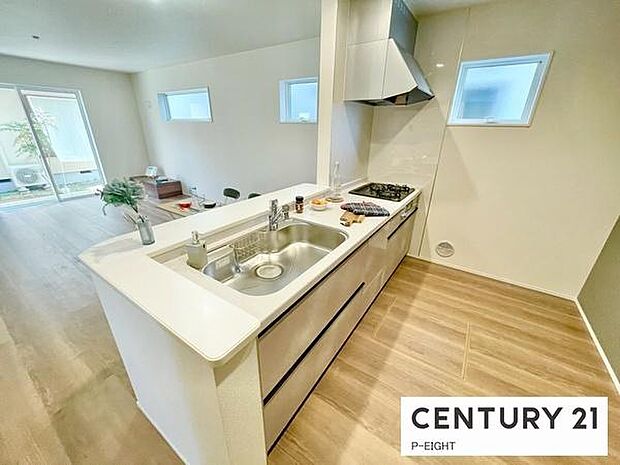 料理をしながらリビングを見渡せるつくりで、料理中も家族との会話がはずみます。