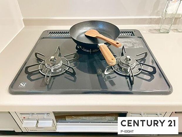 三口コンロで料理もはかどりますね!グリルもあります!