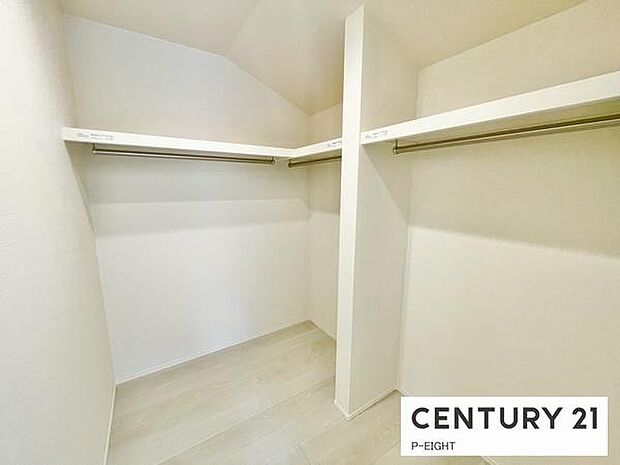 ウォークインクローゼットでたくさん収納できます!