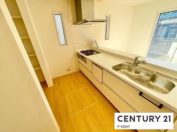 料理をしながらリビングを見渡せるつくりで、料理中も家族との会話がはずみます。