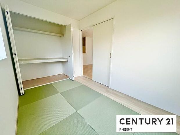 リビング横には使い勝手の良い和室があります!