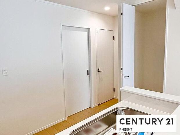 キッチンには便利な収納スペースあり!