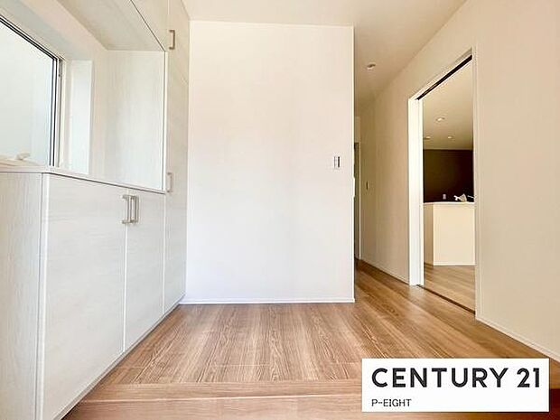 白を基調とした明るい玄関です！