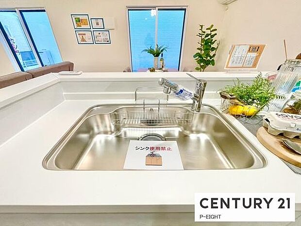 浄水器内蔵型のため、キッチン回りもスリムな印象です!