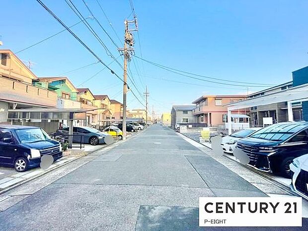 幅員約8.0mのゆとりある道路です!駐車も快適です!