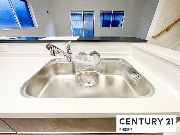 浄水器内蔵型のため、キッチン回りもスリムな印象です！