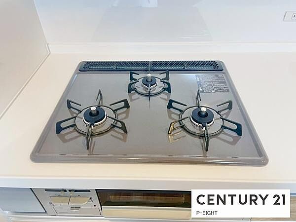 三口コンロで料理もはかどりますね！グリルもあります！