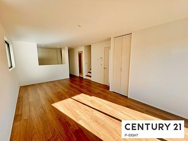 家族の笑い声が聞こえてきそうな、暖かい空間になっています。