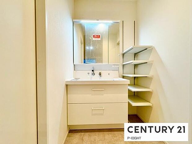 リネン収納できる可動棚もあります!