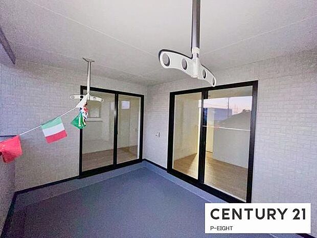 洗濯物は日当たりの良いバルコニーへ!