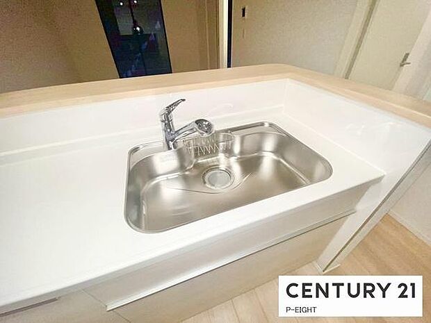 浄水器内蔵型のため、キッチン回りもスリムな印象です！