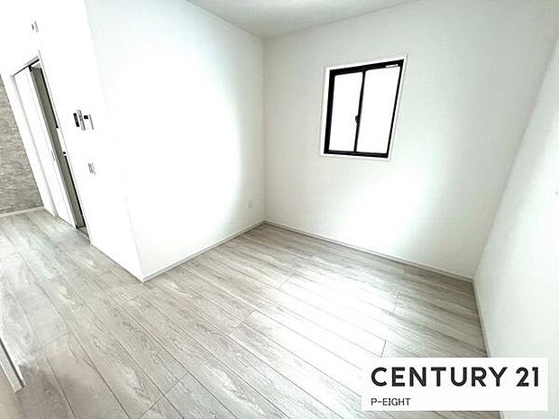 広々とした明るい部屋です!