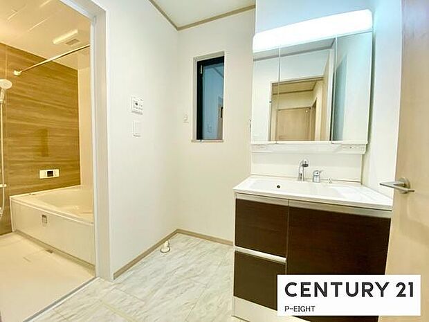 明るい洗面台で、毎日の身支度を！