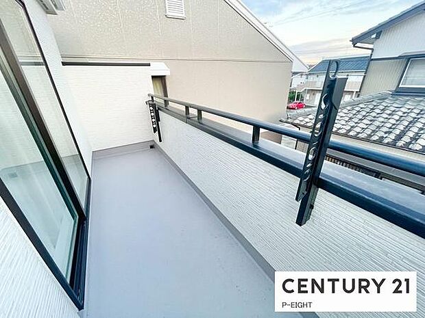 物干し竿を設置できる器具がついています！