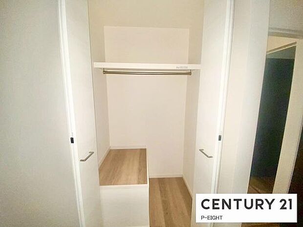 キッチン横に収納に便利なパントリーがあります！