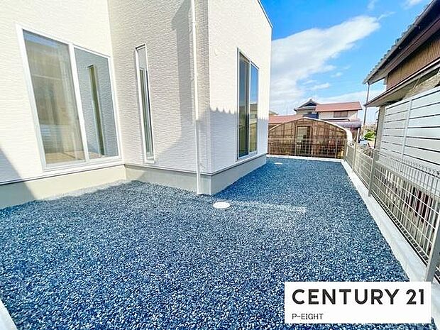 敷地内には自由に使える庭があります！