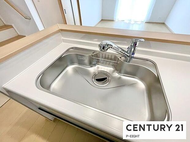 浄水器内蔵型のため、キッチン回りもスリムな印象です！