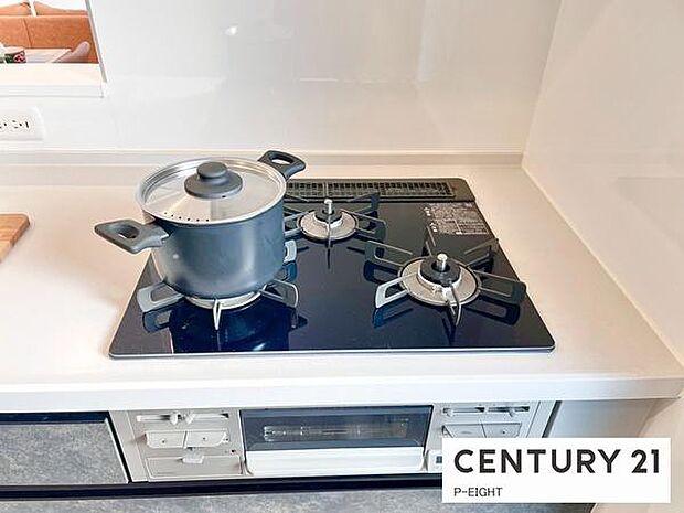 三口コンロで料理もはかどりますね！グリルもあります！