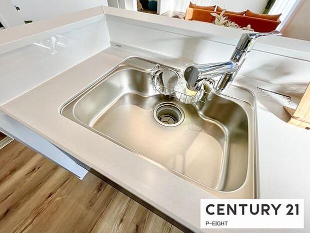 浄水器内蔵型のため、キッチン回りもスリムな印象です！