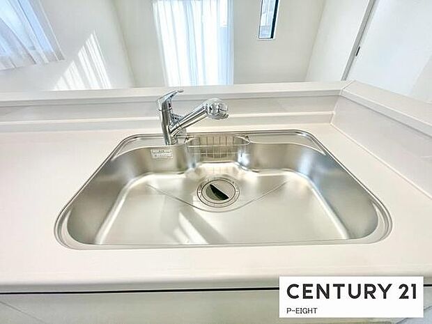 浄水器内蔵型のため、キッチン回りもスリムな印象です！