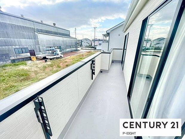 洗濯物は日当たりの良いバルコニーへ！