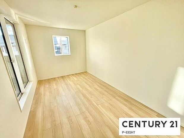 バルコニーに面している明るい洋室です!