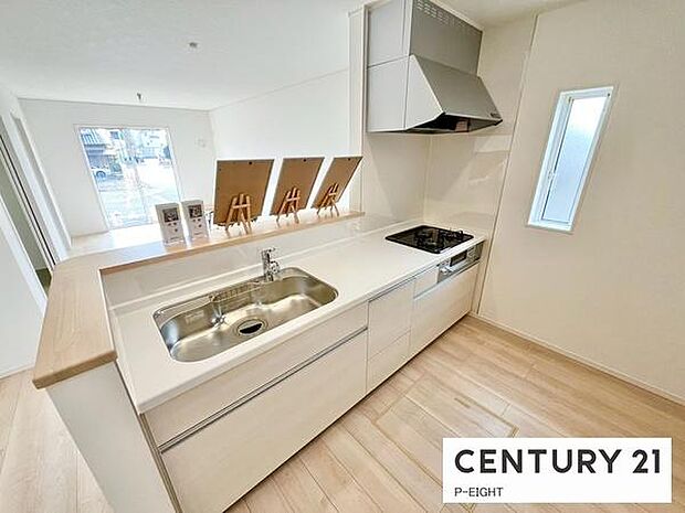 料理をしながらリビングを見渡せるつくりで、料理中も家族との会話がはずみます。