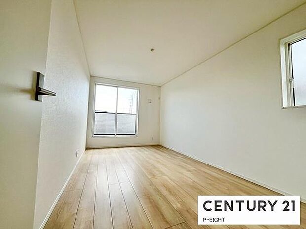 バルコニーに面している明るい洋室です!