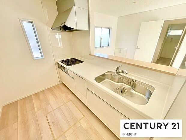 料理をしながらリビングを見渡せるつくりで、料理中も家族との会話がはずみます。