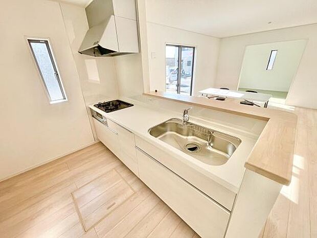 料理をしながらリビングを見渡せるつくりで、料理中も家族との会話がはずみます。