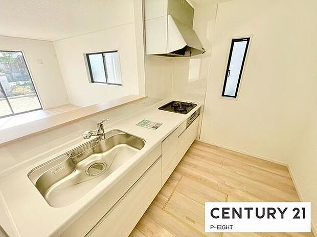 料理をしながらリビングを見渡せるつくりで、料理中も家族との会話がはずみます。