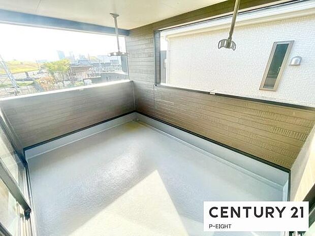 洗濯物は日当たりの良いバルコニーへ!