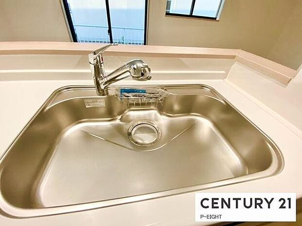 浄水器内蔵型のため、キッチン回りもスリムな印象です！