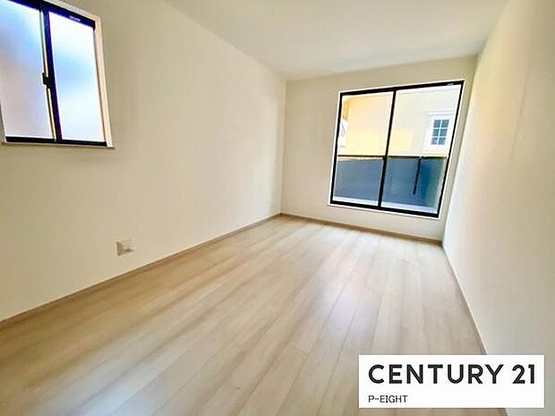 バルコニーに面している明るい洋室です！