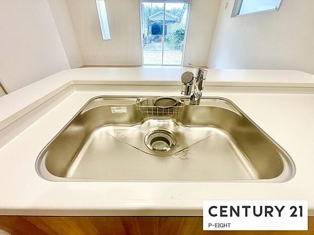 浄水器内蔵型のため、キッチン回りもスリムな印象です！