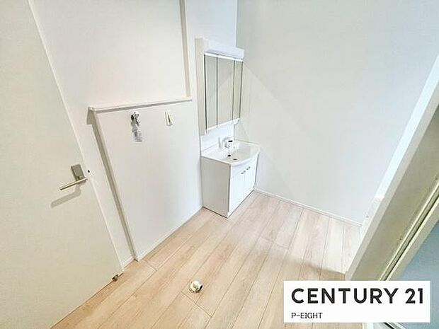 明るい洗面台で身支度ができます！