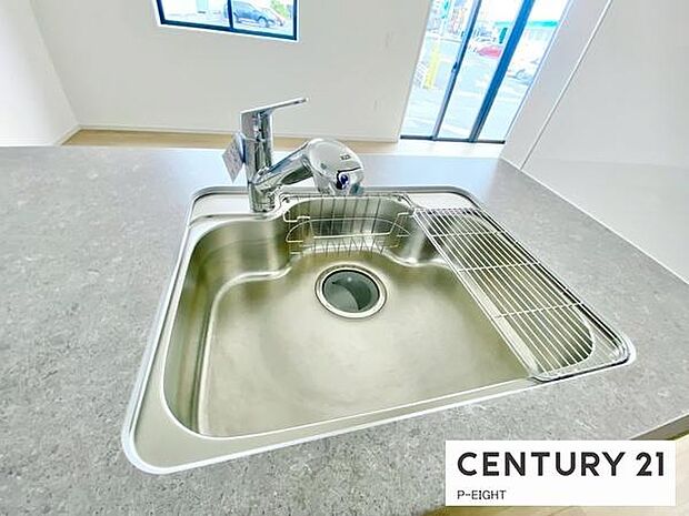 浄水器内蔵型のため、キッチン回りもスリムな印象です!