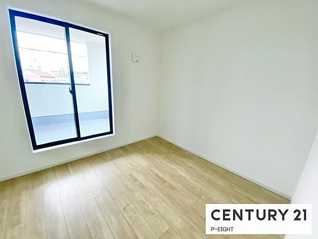 バルコニーに面している明るい洋室です!