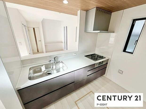 料理をしながらリビングを見渡せるつくりで、料理中も家族との会話がはずみます。