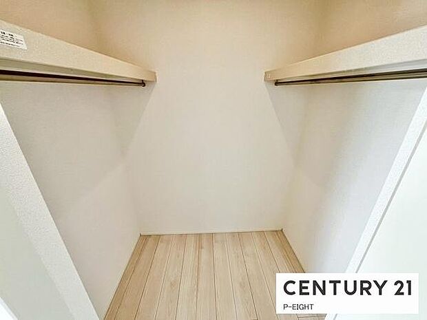 ウォークインクローゼットで楽々収納!