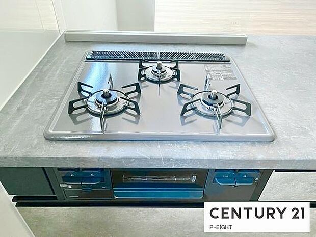 三口コンロで料理もはかどりますね！グリルもあります！