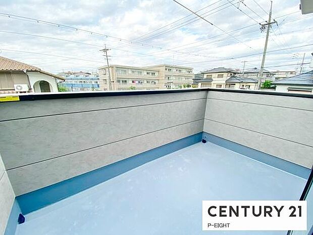 洗濯物は日当たりの良いバルコニーへ！