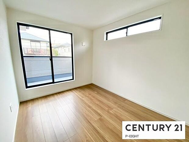 バルコニーに面している明るい洋室です！