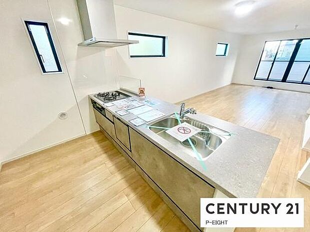 料理をしながらリビングを見渡せるつくりで、料理中も家族との会話がはずみます。